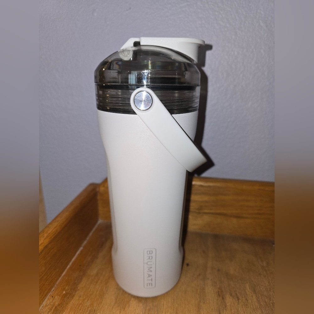 BrüMate Dune White Multishaker Bottle